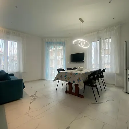 Caruggio Albycocco - Exclusive * Alassio